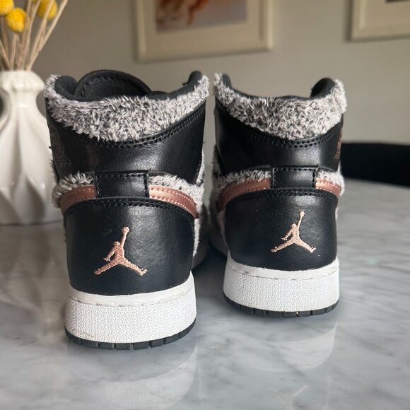 🔥 Air Jordan 1 Retro High Fleece Black Metallic Red Bronze – GS 4.5Y - Picture 2 of 7